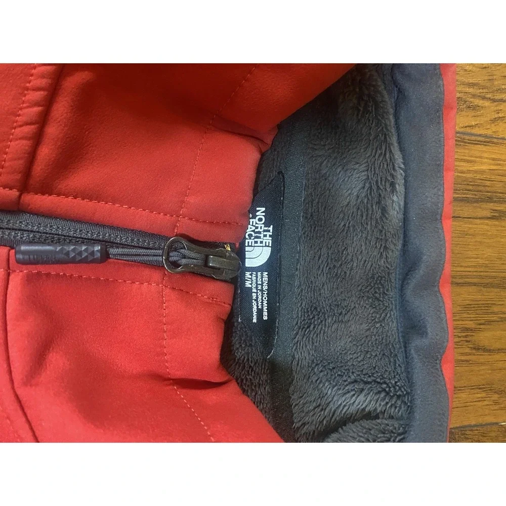 The North Face WindWall Softshell Jacket Mens Medium Red Gray Full Zip Fleece